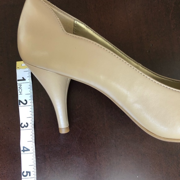 Bandolino Natural Nude Color 3.5 inch Heels 7.5 - Picture 6 of 10